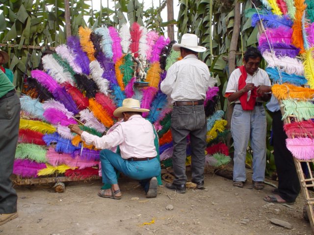 preparandoplumeroenlacofradadesanpablo.jpg